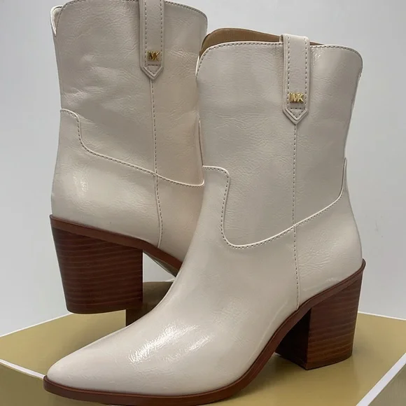 Michael Kors WAVERLY HEELED BOOTIE FAUX LEATHER
49F4WVME6L
LT CREAM - Picture 8 of 16